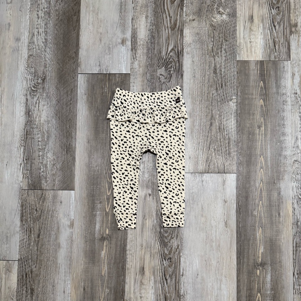 Tea Collection: Ruffle Joggers - Picture 2 of 3